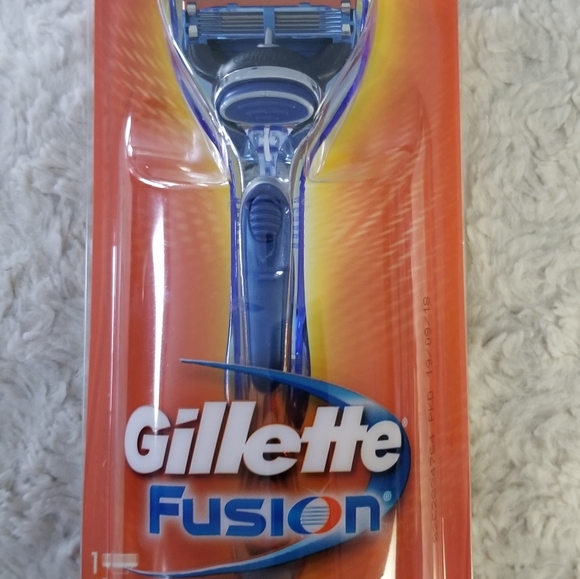 Gillette Razor Bundle. - Picture 2 of 7